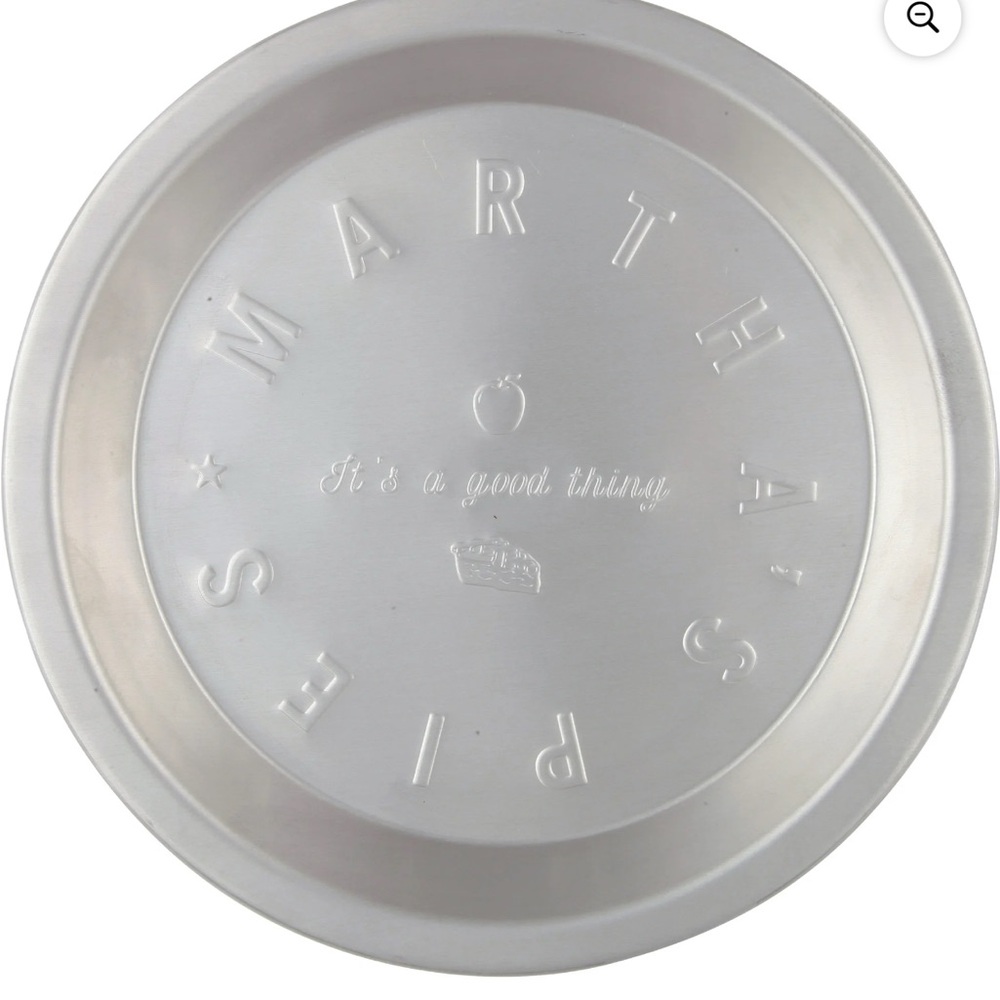 *BRAND NEW NEVER USED* Martha Stewart Brand Embossed Pie Pan